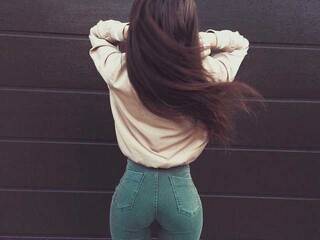 צ'אט וידאו ארוטי Laura--kai