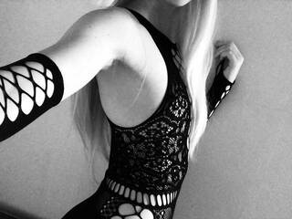 צ'אט וידאו ארוטי laura11bone