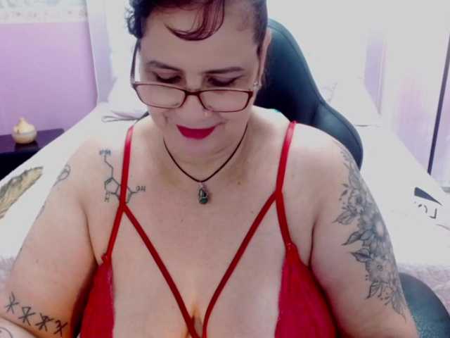 צילומי מסך משודרים LauraRiley