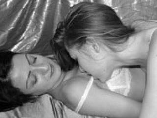 צ'אט וידאו ארוטי lesbiloveee