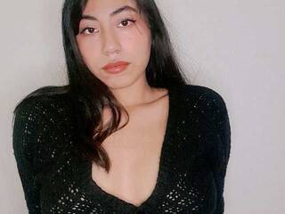 צ'אט וידאו ארוטי Lilsayur