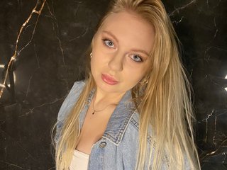 צ'אט וידאו ארוטי LilyHotty