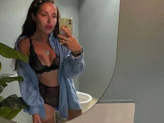 צ'אט וידאו ארוטי LisaAlbarn