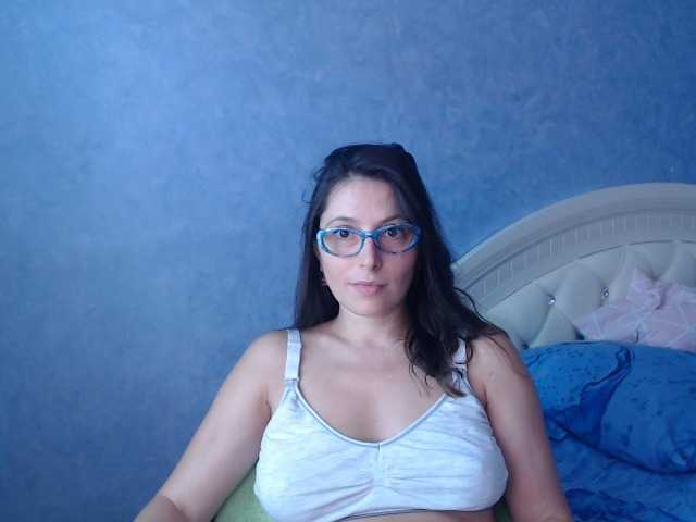 תמונות LisaSweet23 hi boys welcome to my room to chat and for hot body to see naked in private))