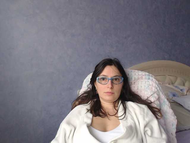 תמונות LisaSweet23 hi boys welcome to my room to chat and for hot body to see naked in private))