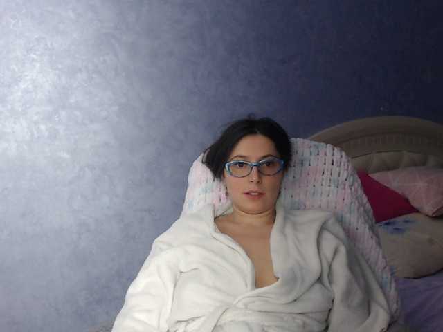 תמונות LisaSweet23 hi boys welcome to my room to chat and for hot body to see naked in private))