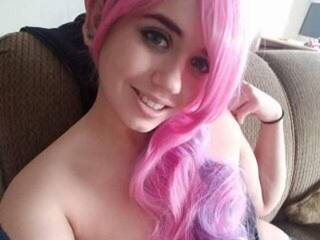 צ'אט וידאו ארוטי LittleNeesan3