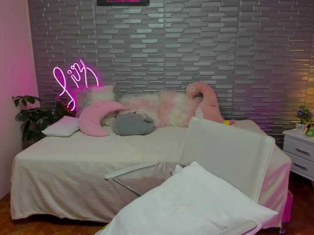 תמונות liz-dominguez hello welcome guys to my room #pvt#lush#domi#teen#latina