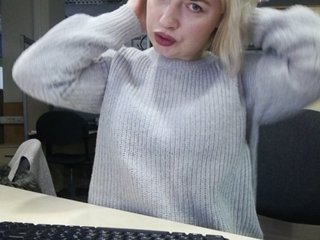 תמונות Lola-Hola I am in office, working as a secretary! The director is nearby! Ass in jeans 10, bra 40, nipples 80, boobs 100, bra off 120300 токенов что-бы показать шоу, 300 токенов уже собрано, осталось 0 токенов