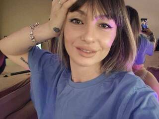 צ'אט וידאו ארוטי LolaxCute