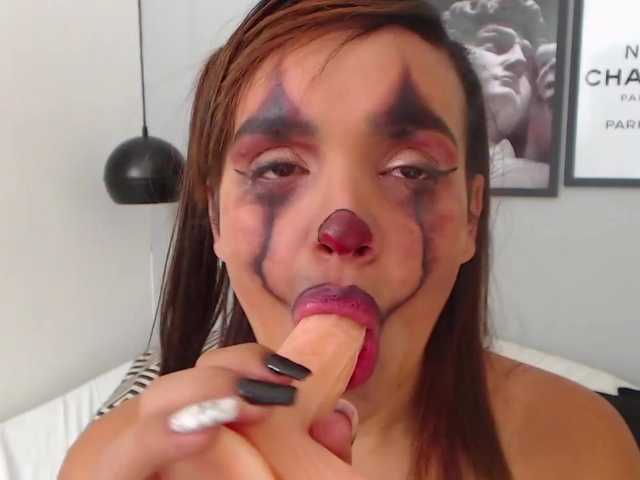 צילומי מסך משודרים LucyAniston