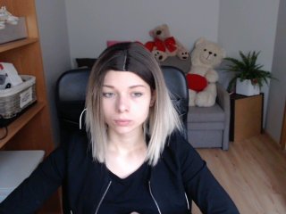 תמונות LucySmith spank ass 20 tok, kiss 10 tok, naked tits 50 tok,all naked and masturbate -->priv chat