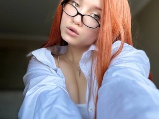 צ'אט וידאו ארוטי LunetteFame