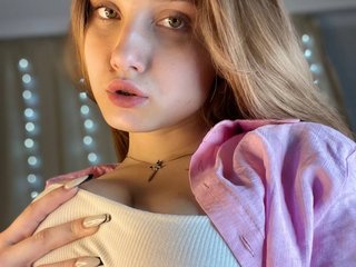 צ'אט וידאו ארוטי LunetteFame
