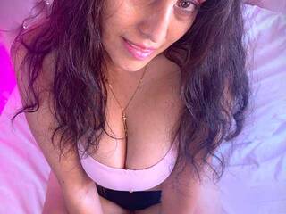 צ'אט וידאו ארוטי MaeMoore