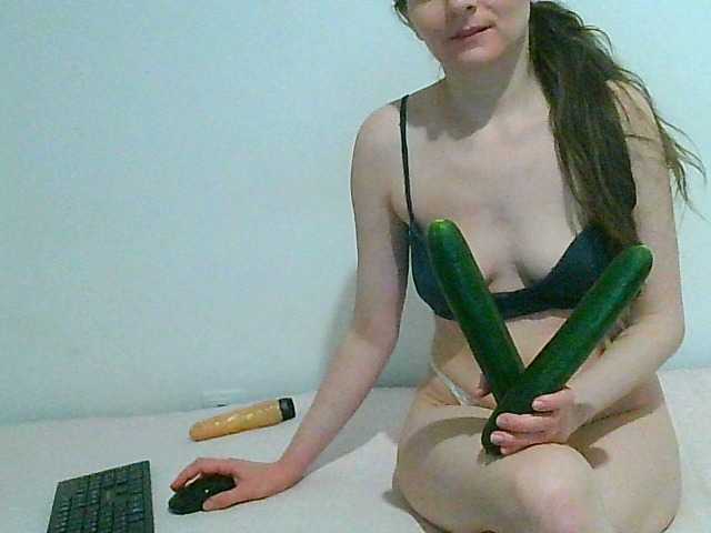 תמונות MagalitaAx go pvt ! i not like free chat!!! all for u in show!! cucumbers will play too