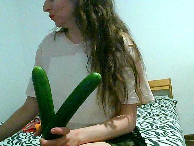 תמונות MagalitaAx go pvt ! i not like free chat!!! all for u in show!! cucumbers will play too