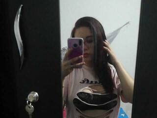 צ'אט וידאו ארוטי majo-sami