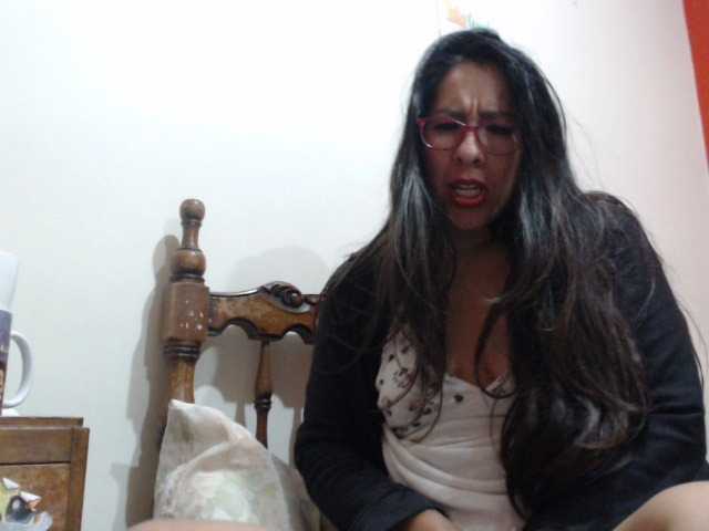 תמונות Malishka19 Welcome, come on guys I'm horny, I want to wet my pussy with your tips!