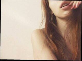 צ'אט וידאו ארוטי Vredinakissx