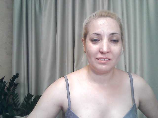 תמונות mariska-kiska look at camera 25, show nipple 20, show breast 40, open pussy 50, open ass 70, undress and show my holes 100 tokens