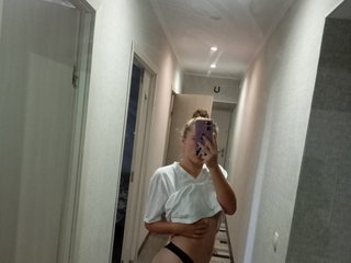 צ'אט וידאו ארוטי MarryeSnakey13