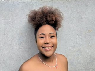 צ'אט וידאו ארוטי Mathildahh