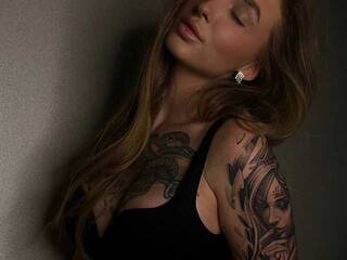 צ'אט וידאו ארוטי AnlinaW