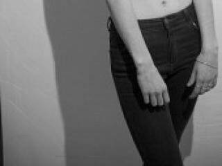 צ'אט וידאו ארוטי meffyqueen