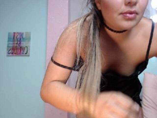 צילומי מסך משודרים MeganJacobs