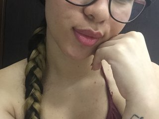 צ'אט וידאו ארוטי Melody-adams