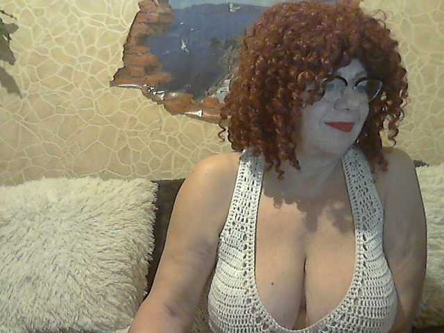 תמונות MerryBerry7 ass 20 boobs 30 pussy 80 all naked 120 open cam