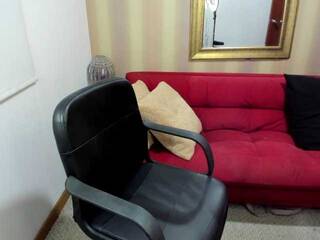 צ'אט וידאו ארוטי MerryColin