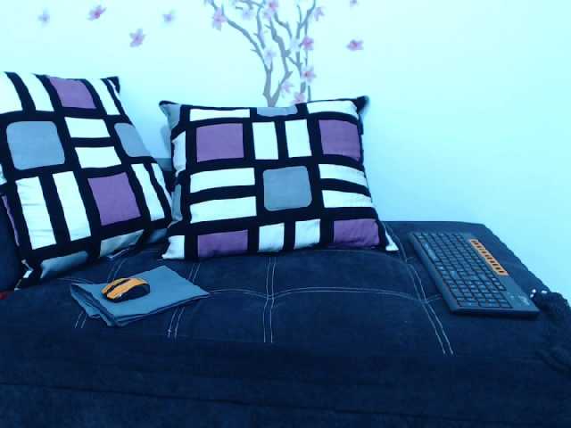 צילומי מסך משודרים Mia-Stone