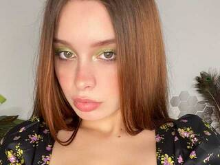 צ'אט וידאו ארוטי MiaAdderly