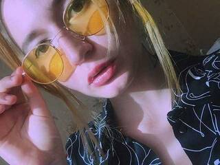 צ'אט וידאו ארוטי MiaBoyer