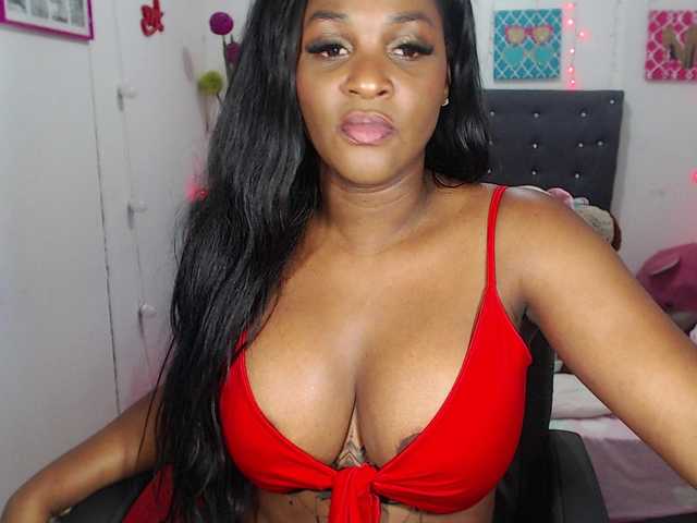 תמונות miagracee Welcome to my room everybody! i am a #beautiful #ebony #girl. #ready to make u #cum as much as you can on #pvt. #sexy #mature #colombian #latina #bigass #bigboobs #anal. My #lovense is #on! #CAM2CAM #CUMSHOW GOAL