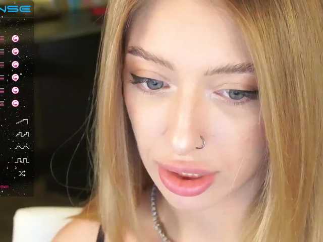 צילומי מסך משודרים MiaMeows