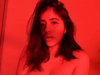 צ'אט וידאו ארוטי miia-----