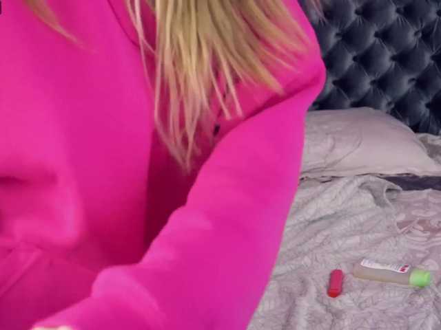 צילומי מסך משודרים MillaDoll