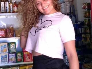 צ'אט וידאו ארוטי Mimi-cherry