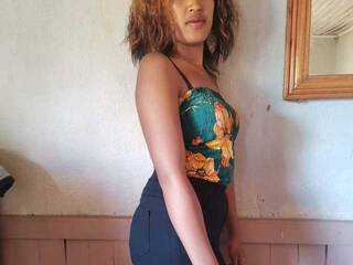 צ'אט וידאו ארוטי Mimi8944