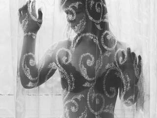 צ'אט וידאו ארוטי Mina-Harker