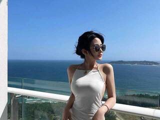 צ'אט וידאו ארוטי Mina23ii