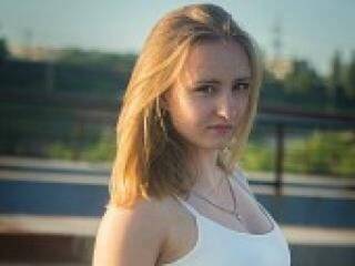 צ'אט וידאו ארוטי miramiraa