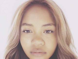 צ'אט וידאו ארוטי Miranah-cool