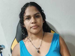 צ'אט וידאו ארוטי misscandydirty