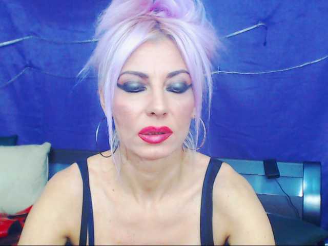 צילומי מסך משודרים HoneyLara