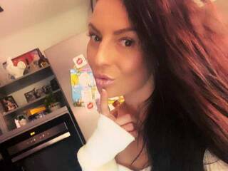 צ'אט וידאו ארוטי MonicaGucci