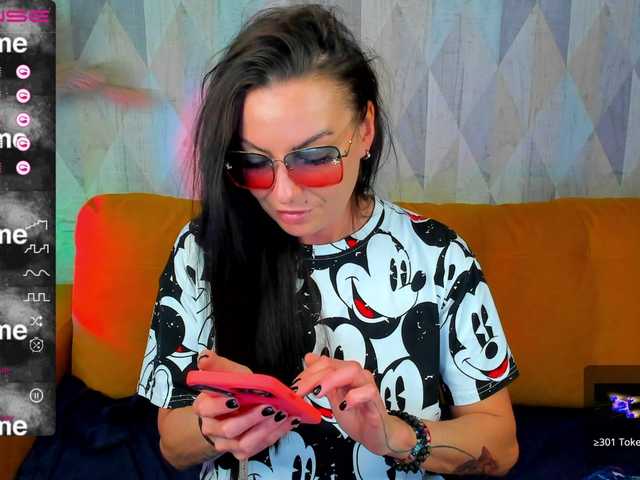 צילומי מסך משודרים MonicaGucci